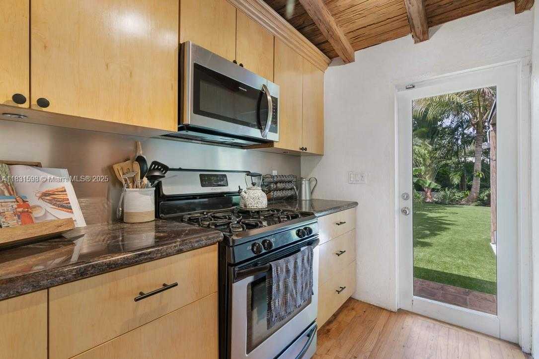 Small Image of 631 NORTH EAST 87TH ST, Miami Number 8