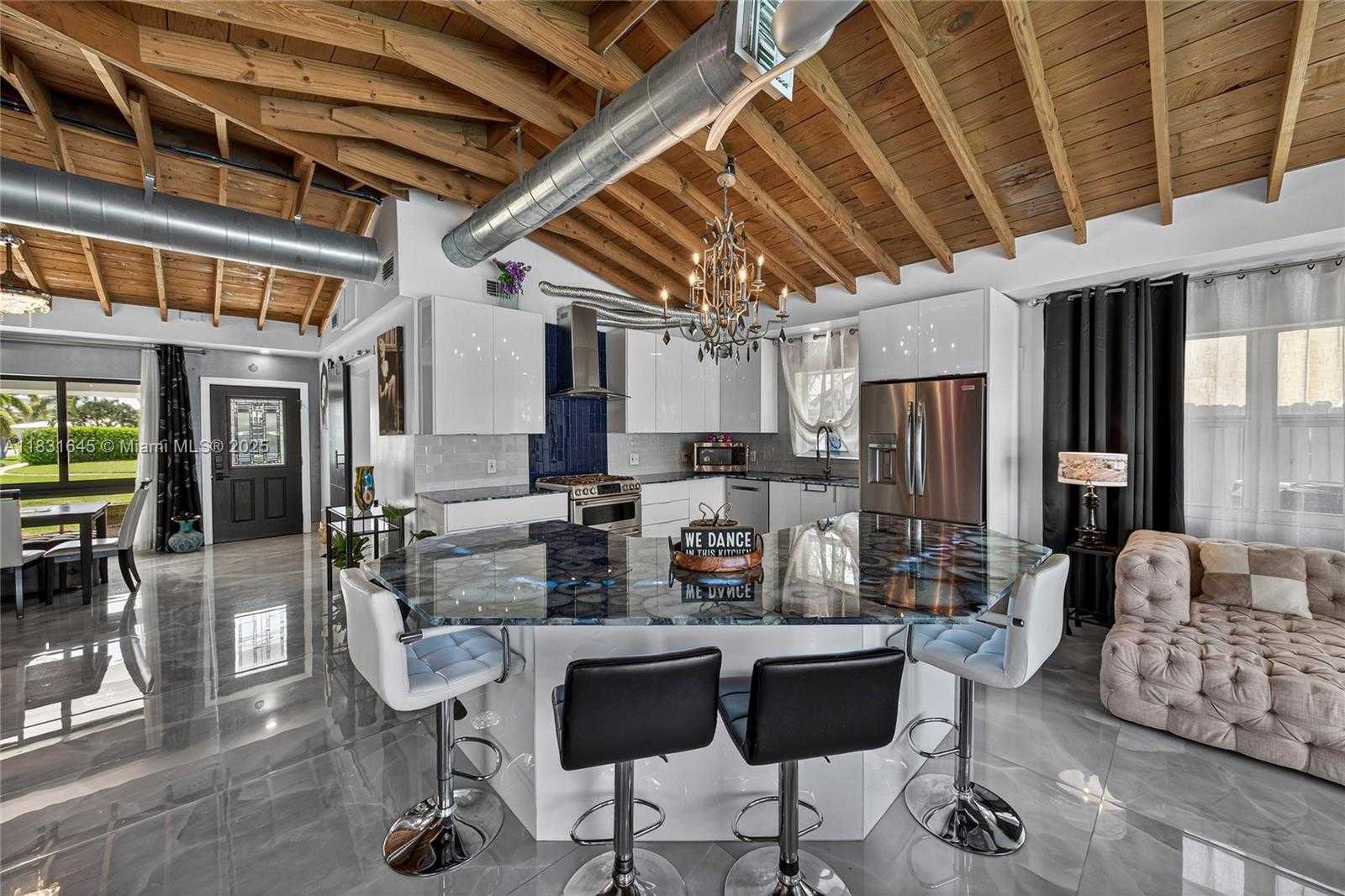 Small Image of 380 SOUTH EAST 1ST TER, Pompano Beach Number 15