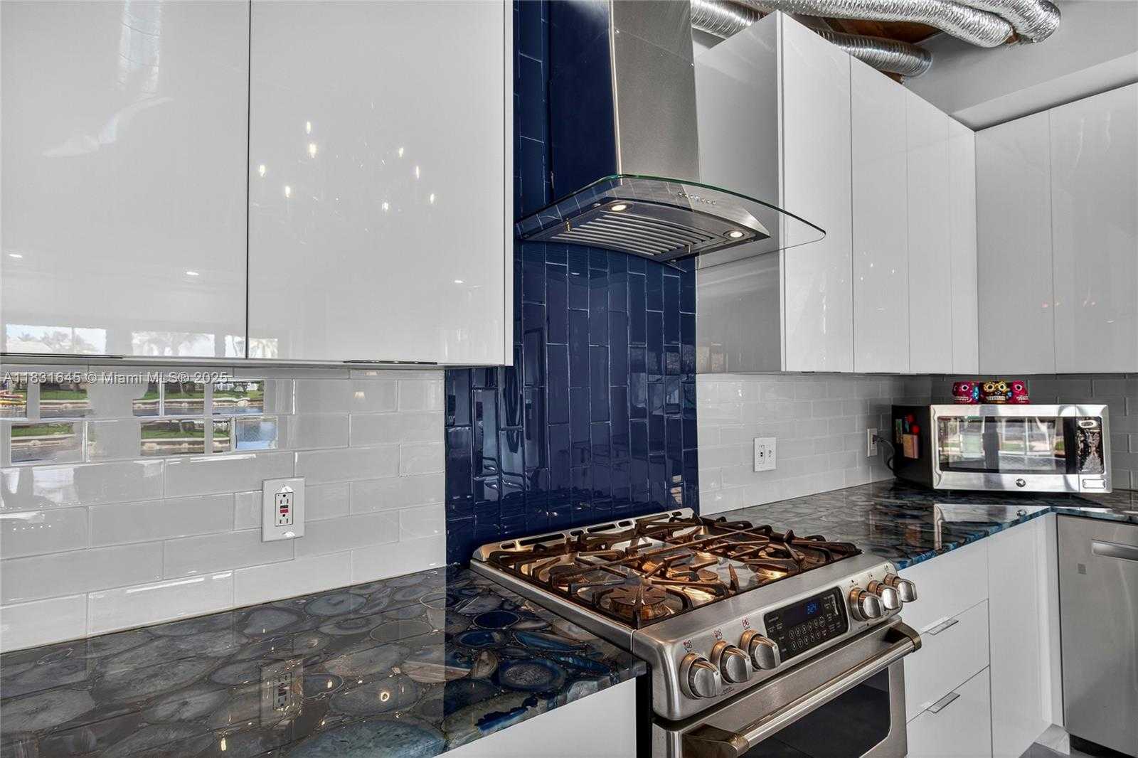 Small Image of 380 SOUTH EAST 1ST TER, Pompano Beach Number 19