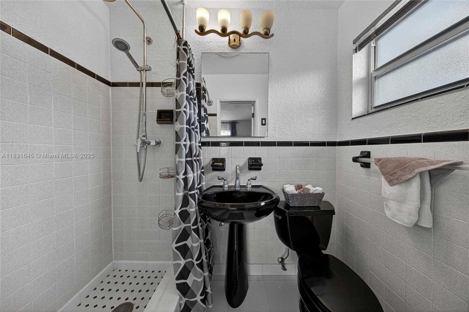 Small Image of 380 SOUTH EAST 1ST TER, Pompano Beach Number 44