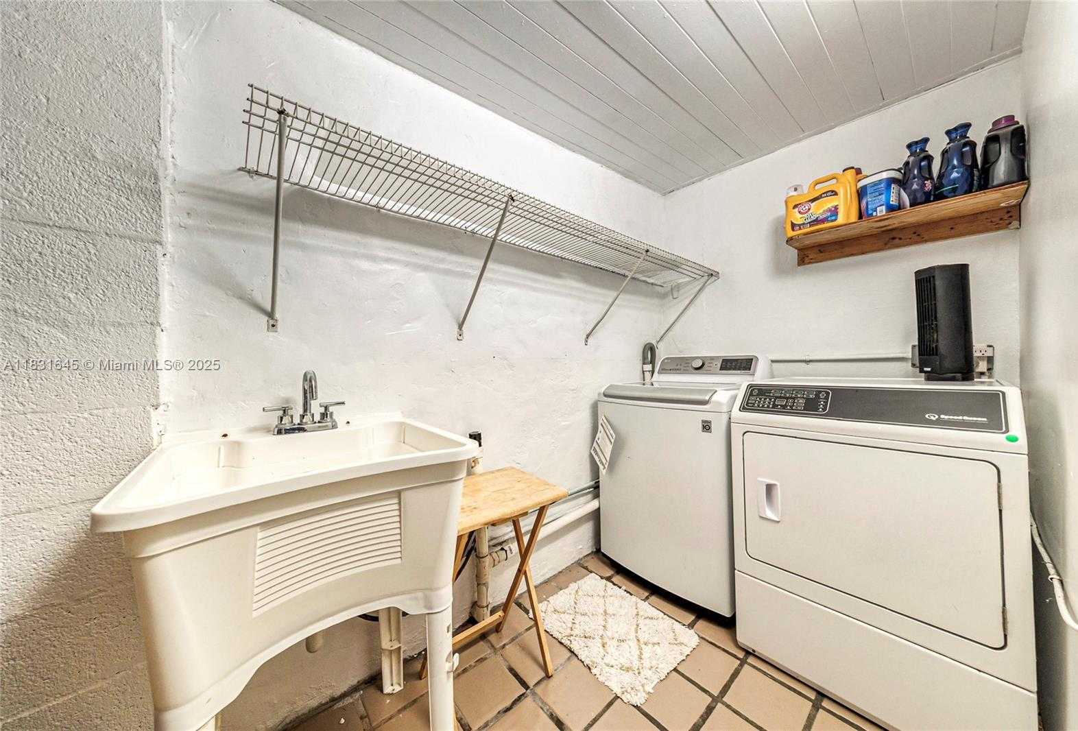 Small Image of 380 SOUTH EAST 1ST TER, Pompano Beach Number 49