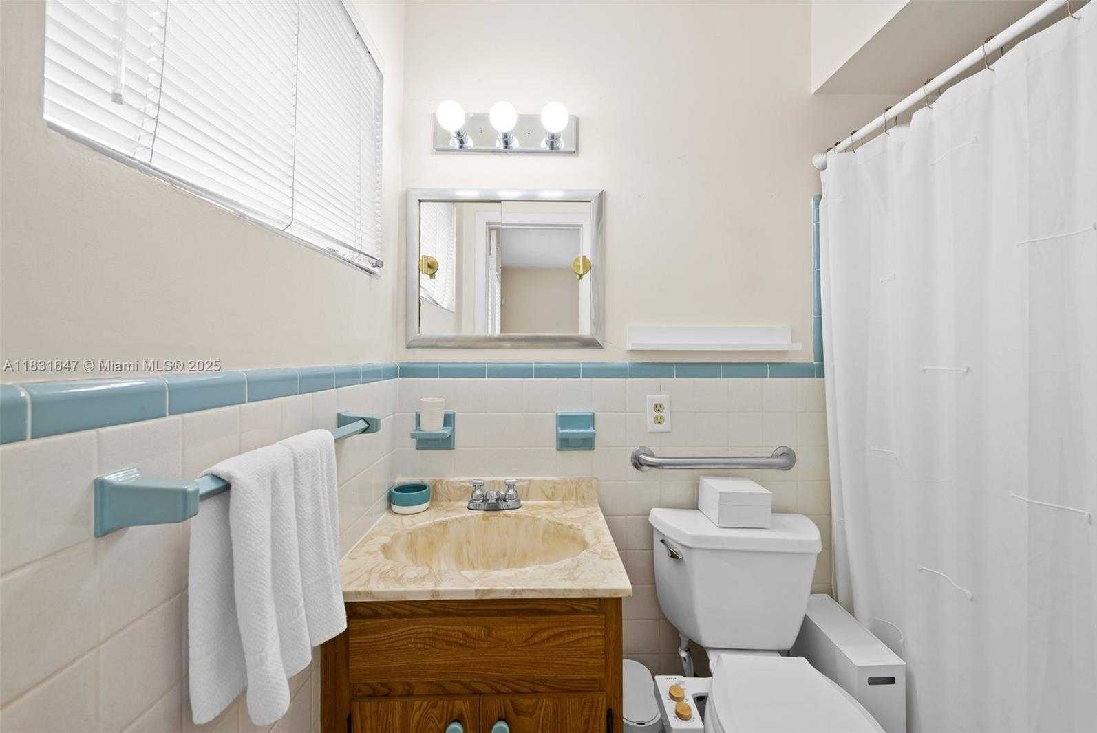 Small Image of 2015 NORTH 37TH AVE, Hollywood Number 11
