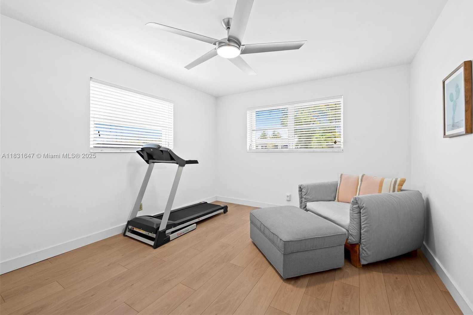 Small Image of 2015 NORTH 37TH AVE, Hollywood Number 13