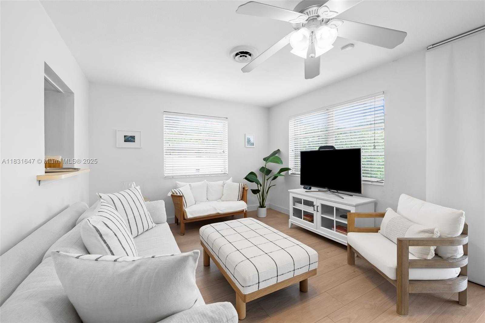 Small Image of 2015 NORTH 37TH AVE, Hollywood Number 7
