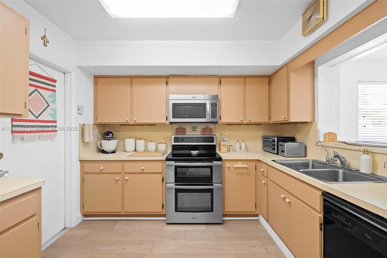 Small Image of 2015 NORTH 37TH AVE, Hollywood Number 8
