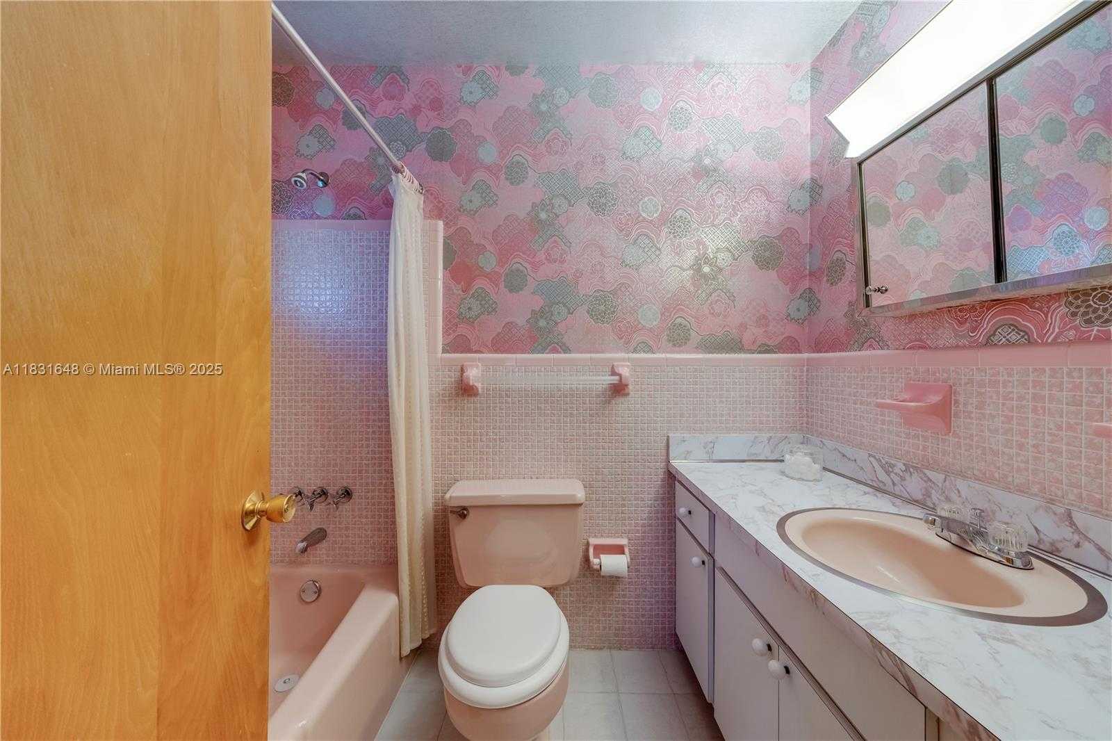 Small Image of 9640 SOUTH WEST 72ND CT, Pinecrest Number 17