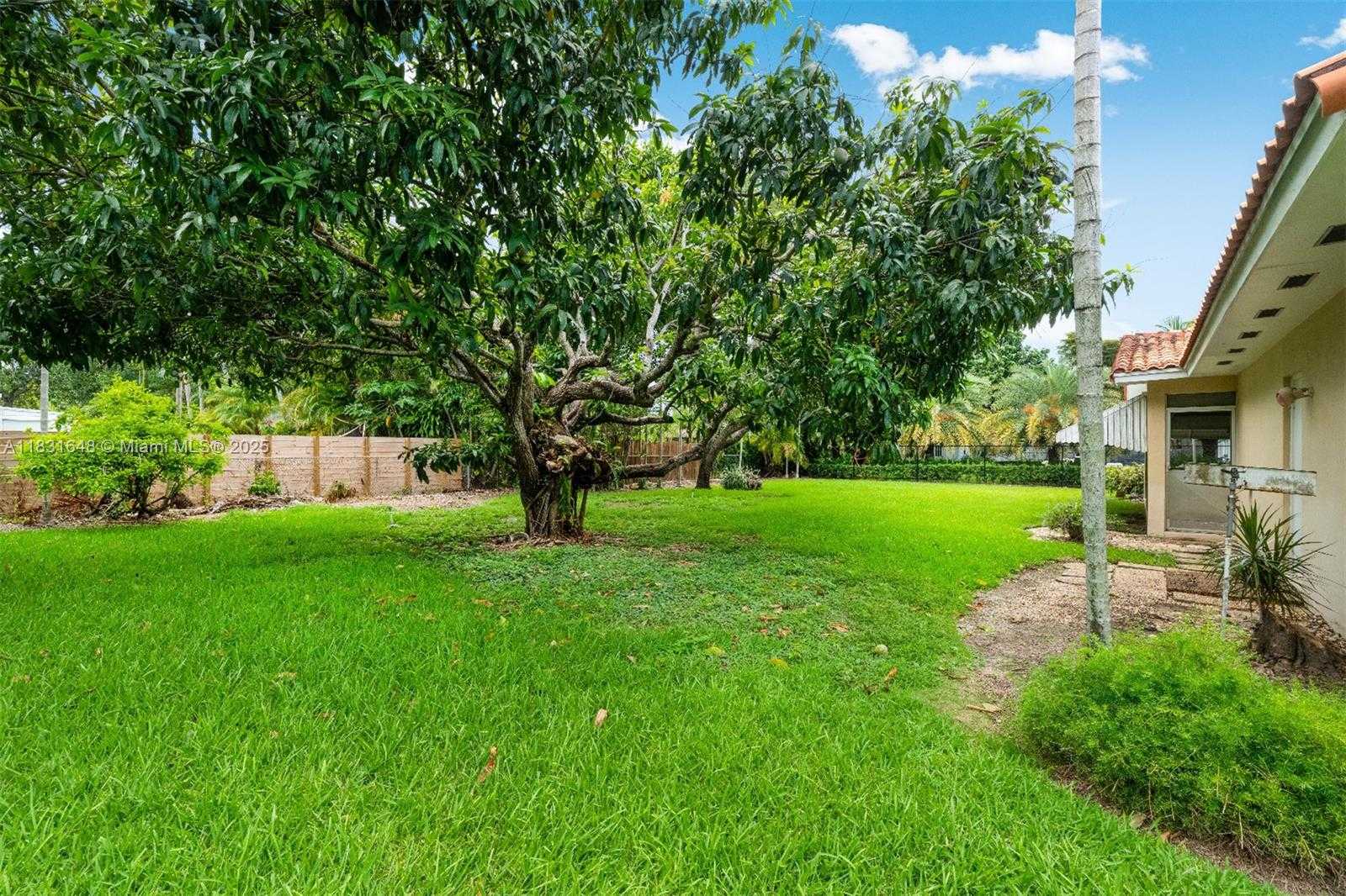 Small Image of 9640 SOUTH WEST 72ND CT, Pinecrest Number 18