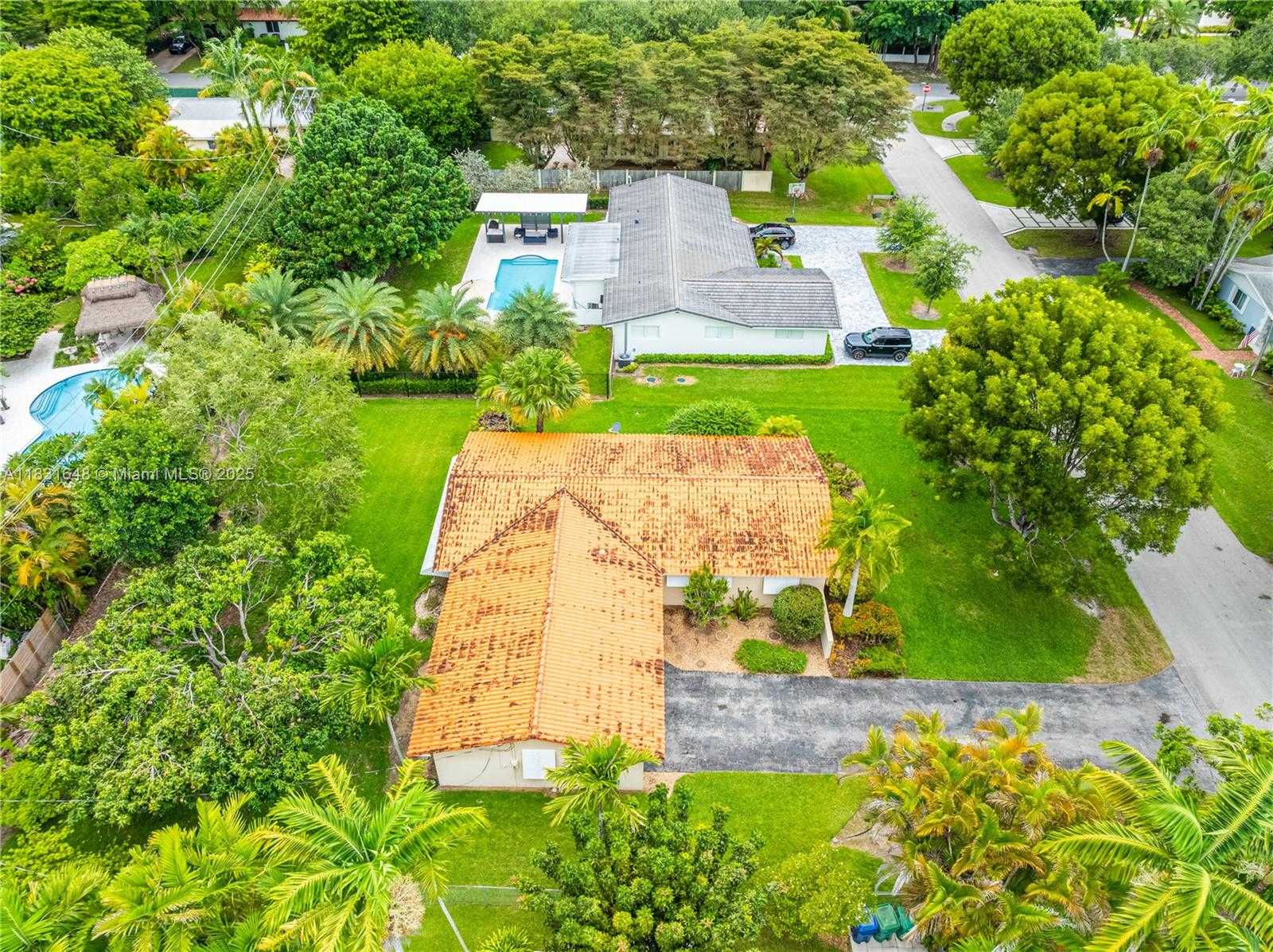 Small Image of 9640 SOUTH WEST 72ND CT, Pinecrest Number 21
