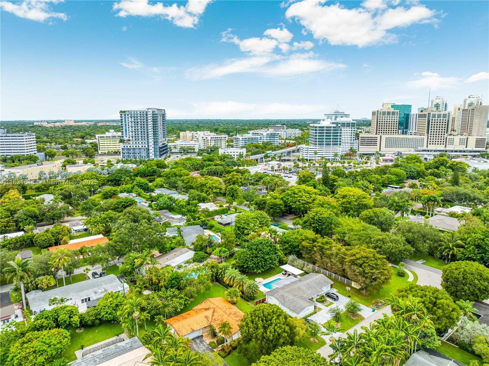 Small Image of 9640 SOUTH WEST 72ND CT, Pinecrest Number 25