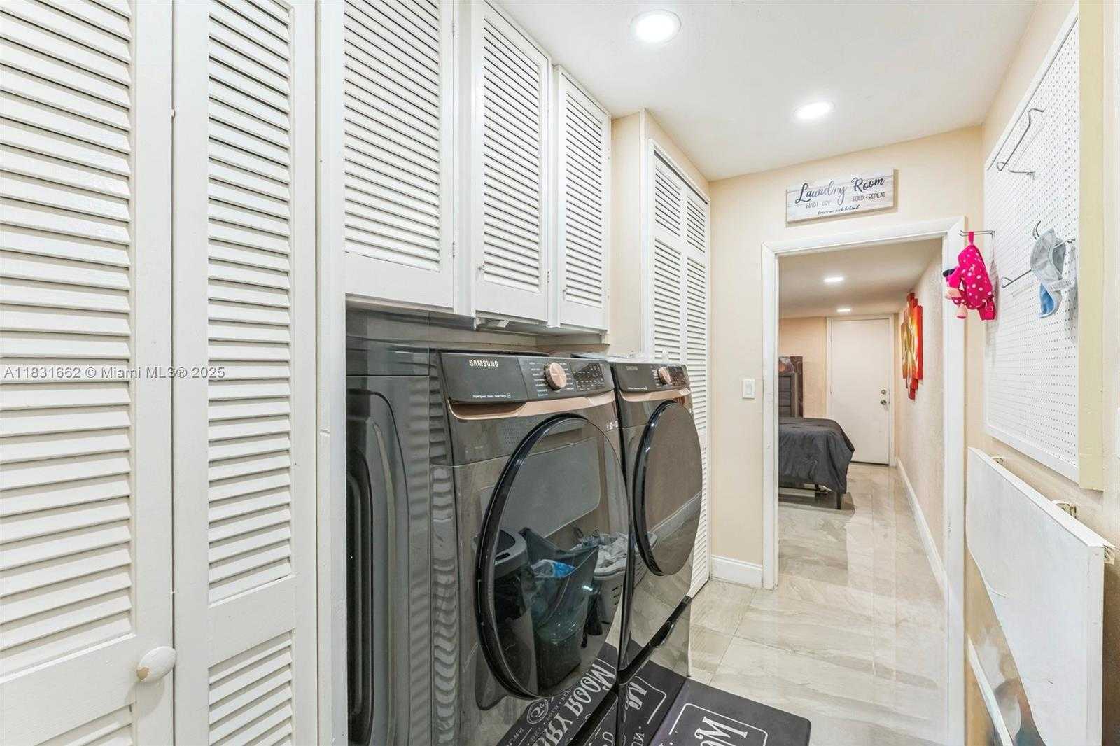 Small Image of 5706 SOUTH TRAVELERS PALM LN, Tamarac Number 14
