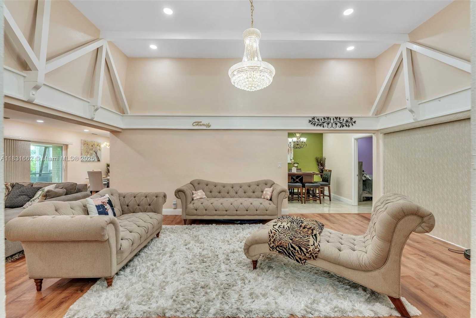 Small Image of 5706 SOUTH TRAVELERS PALM LN, Tamarac Number 16