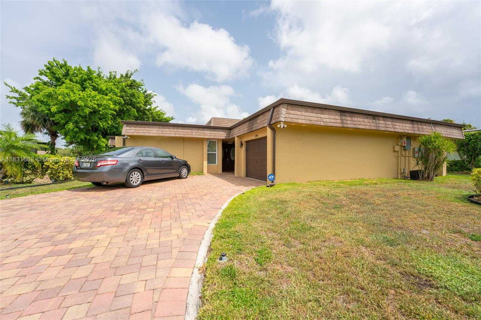 Small Image of 5706 SOUTH TRAVELERS PALM LN, Tamarac Number 17