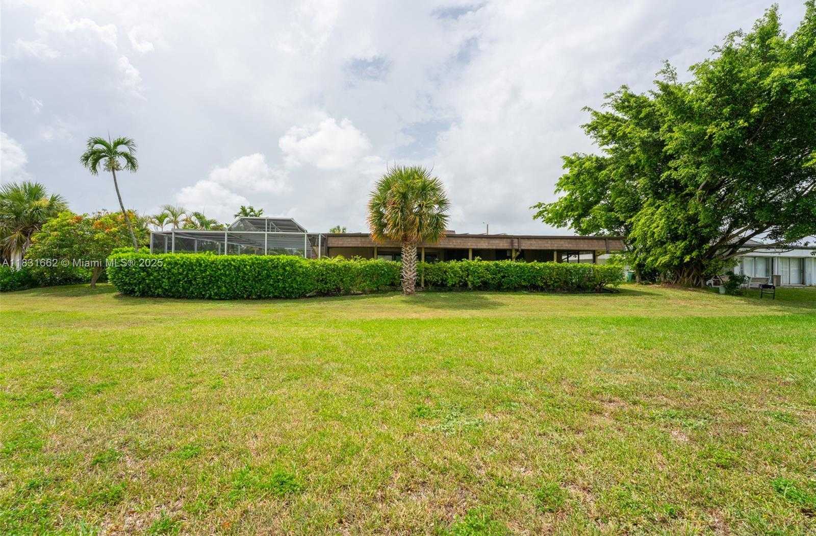 Small Image of 5706 SOUTH TRAVELERS PALM LN, Tamarac Number 18