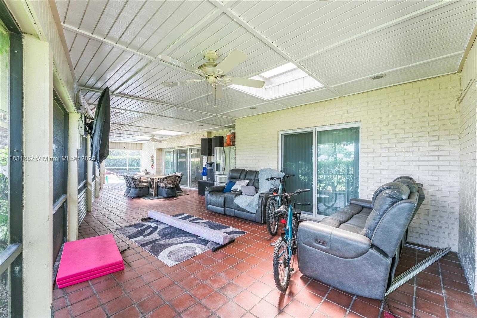 Small Image of 5706 SOUTH TRAVELERS PALM LN, Tamarac Number 20