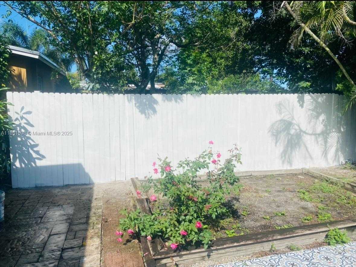 Small Image of 7201 HAYES ST, Hollywood Number 21