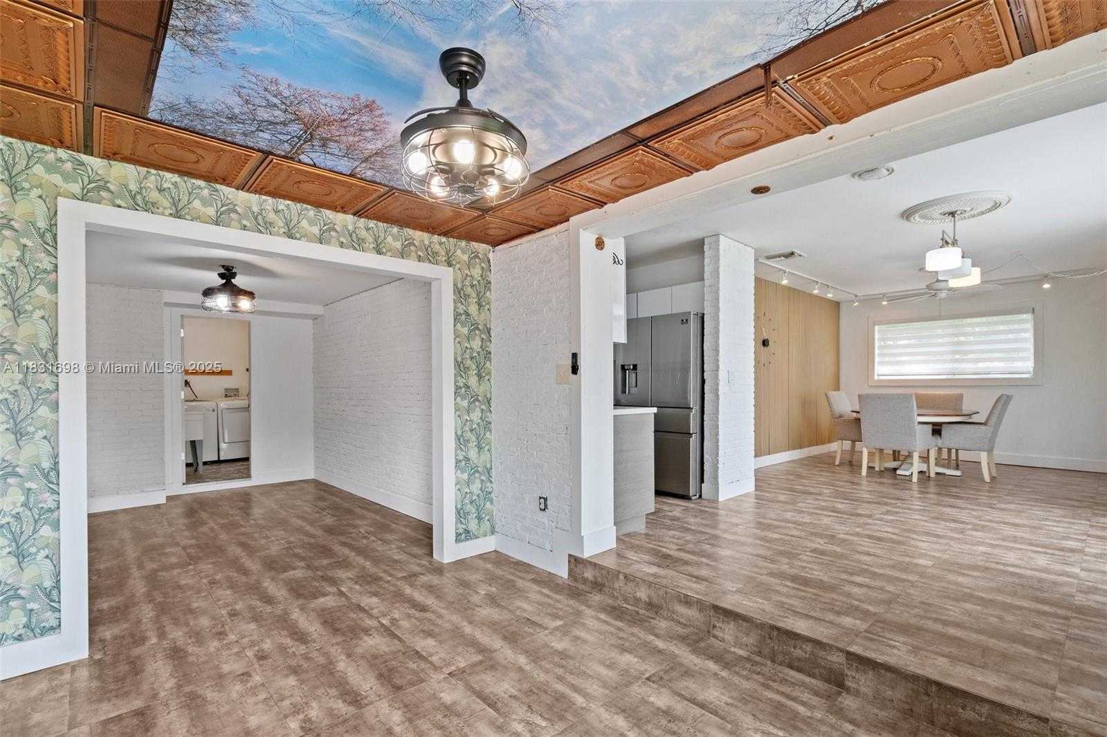 Small Image of 7201 HAYES ST, Hollywood Number 4