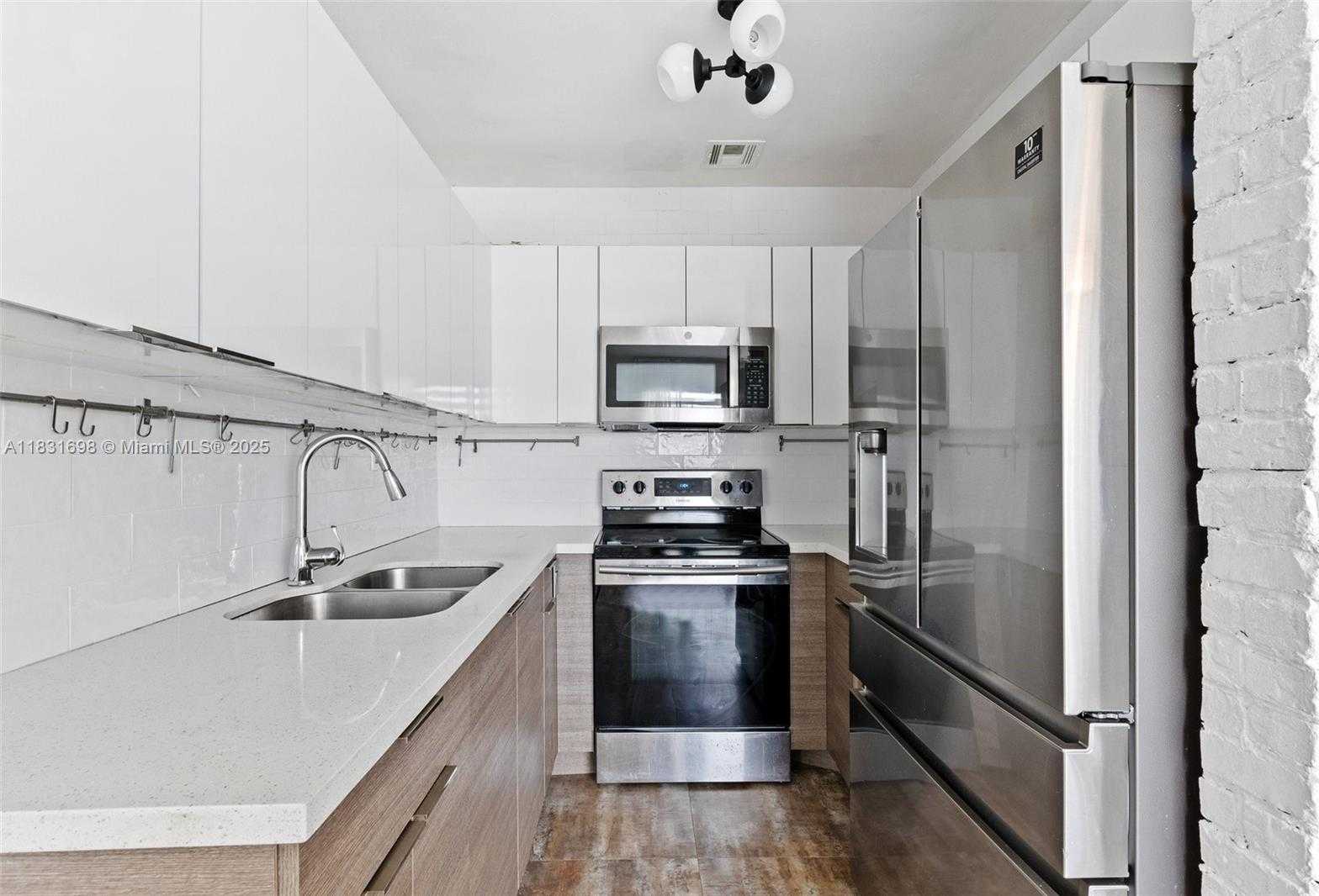 Small Image of 7201 HAYES ST, Hollywood Number 9