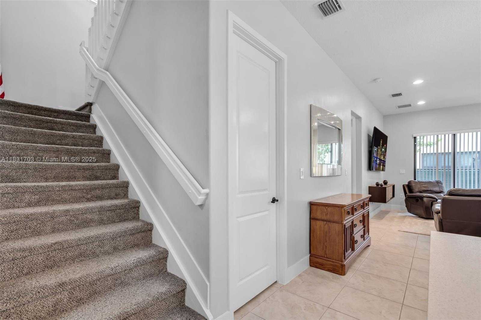 Small Image of 3274 WEST 96TH PL, Hialeah Number 14