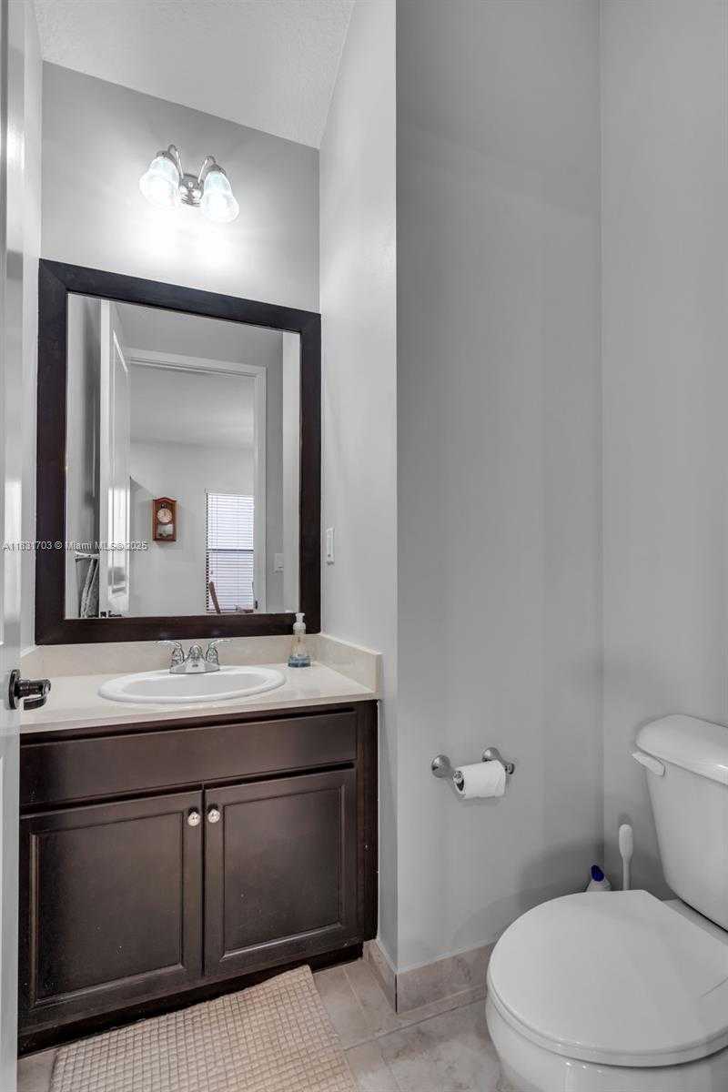 Small Image of 3274 WEST 96TH PL, Hialeah Number 19