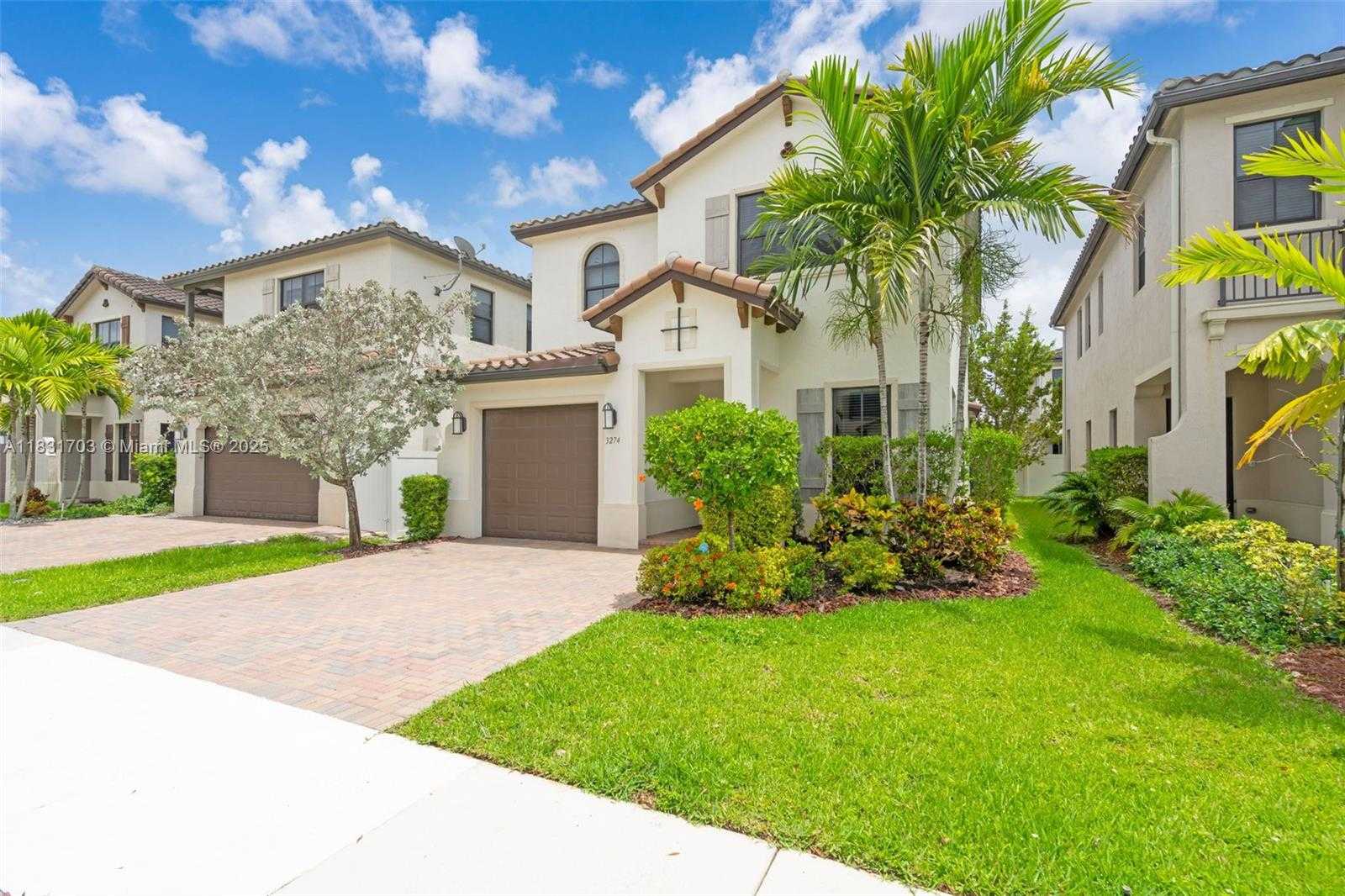 Small Image of 3274 WEST 96TH PL, Hialeah Number 2