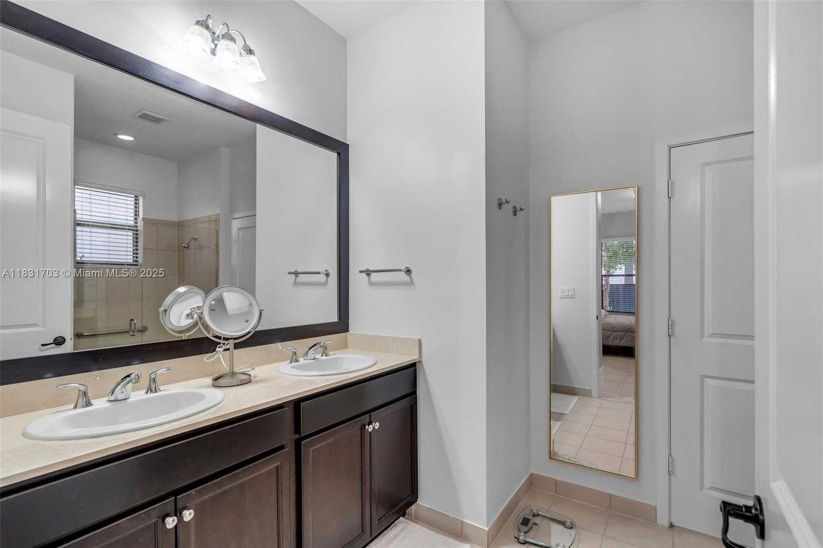 Small Image of 3274 WEST 96TH PL, Hialeah Number 22