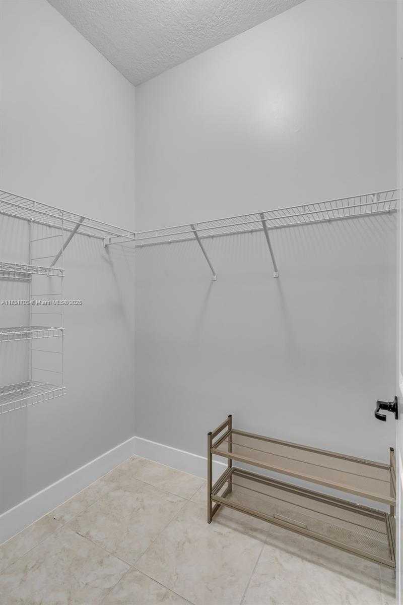 Small Image of 3274 WEST 96TH PL, Hialeah Number 23