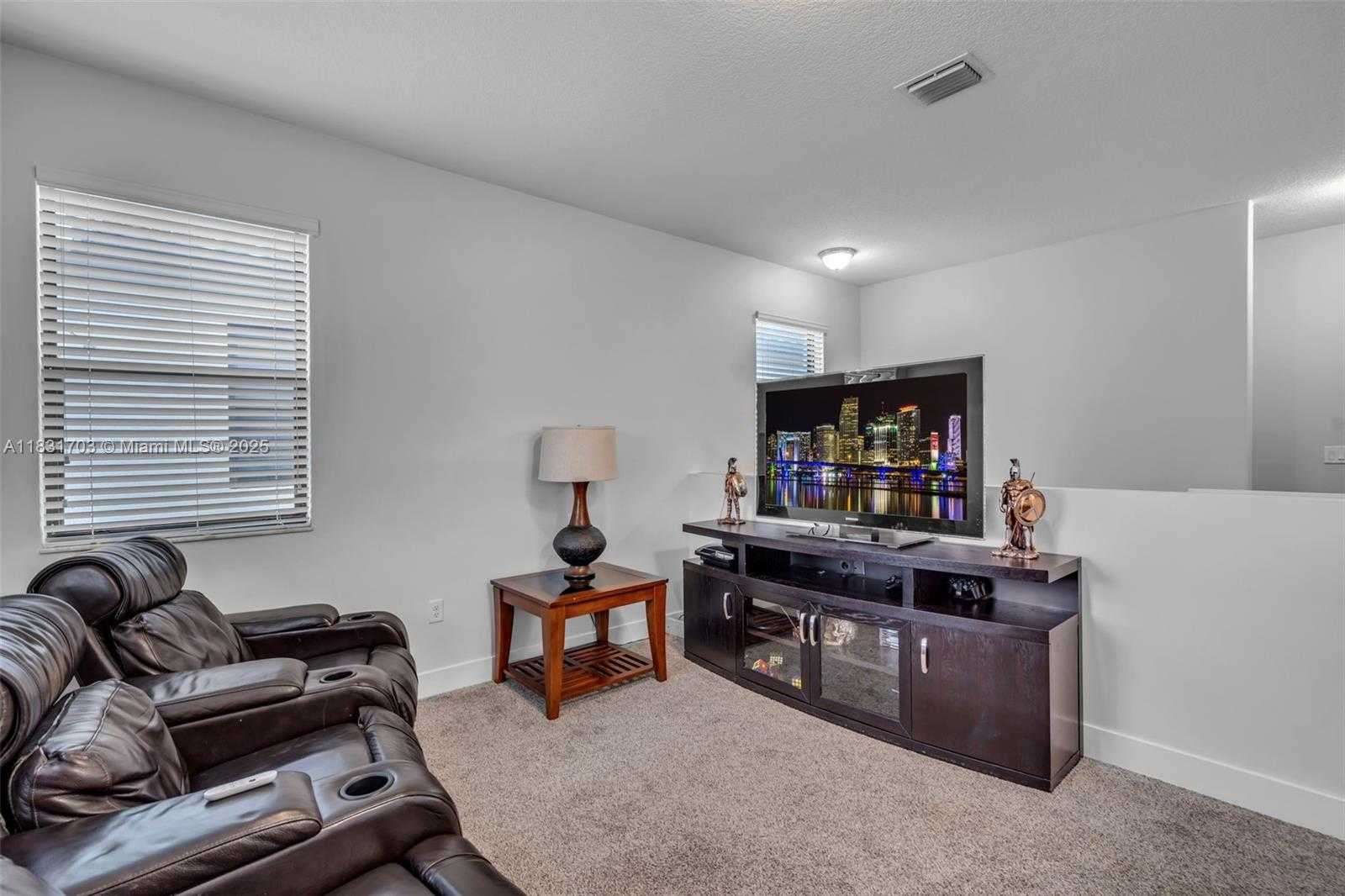 Small Image of 3274 WEST 96TH PL, Hialeah Number 26