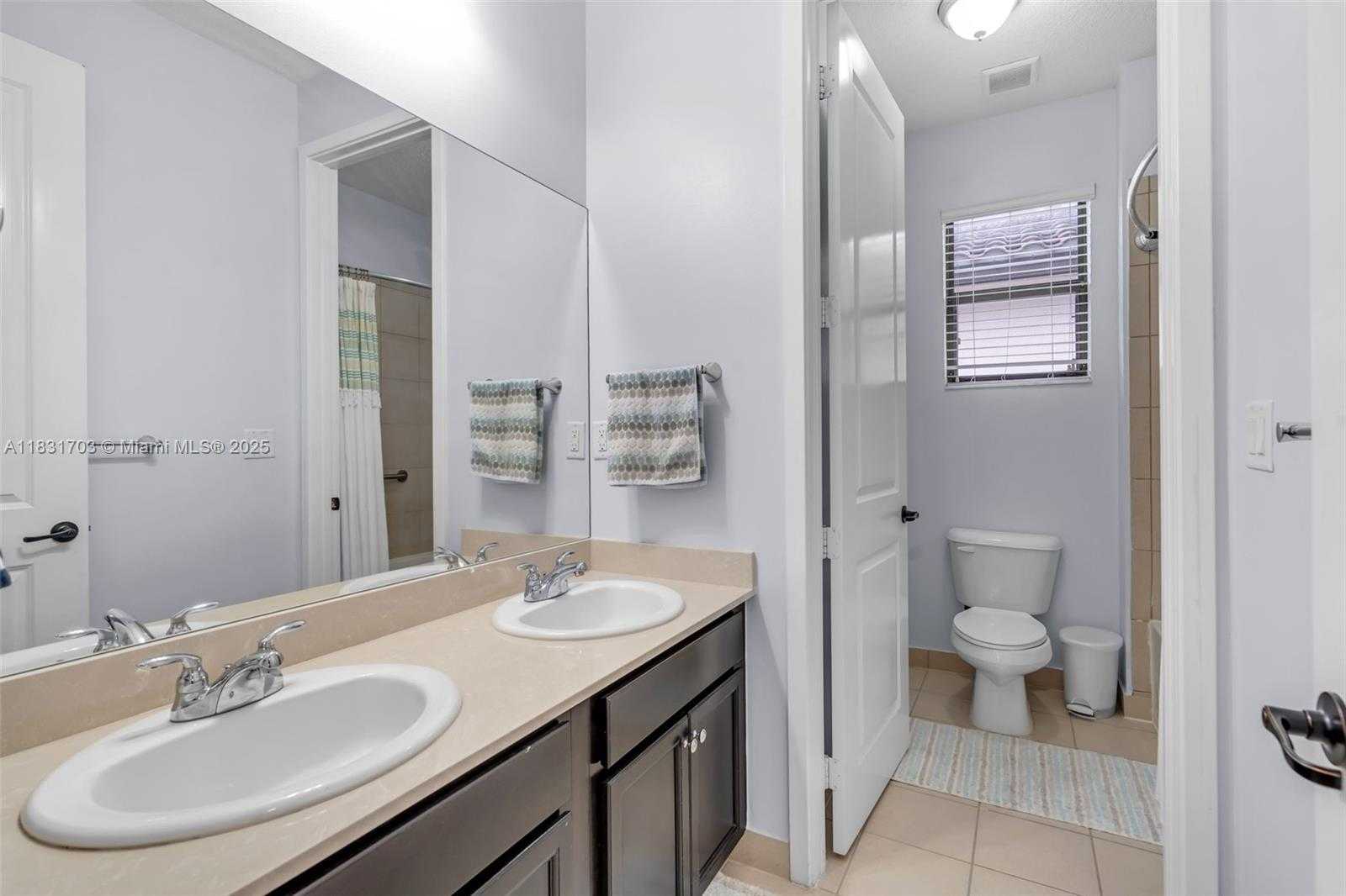 Small Image of 3274 WEST 96TH PL, Hialeah Number 29