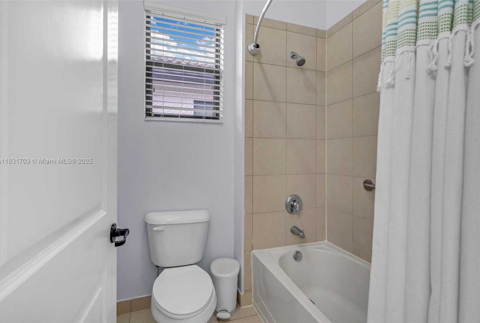 Small Image of 3274 WEST 96TH PL, Hialeah Number 30