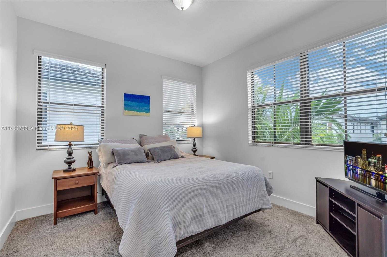 Small Image of 3274 WEST 96TH PL, Hialeah Number 31