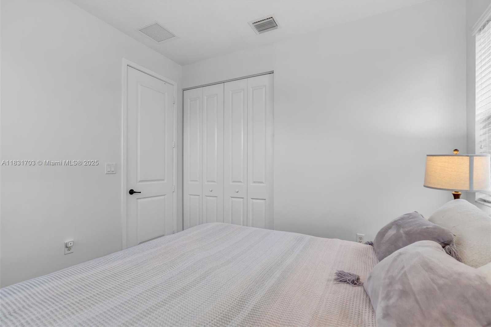 Small Image of 3274 WEST 96TH PL, Hialeah Number 32