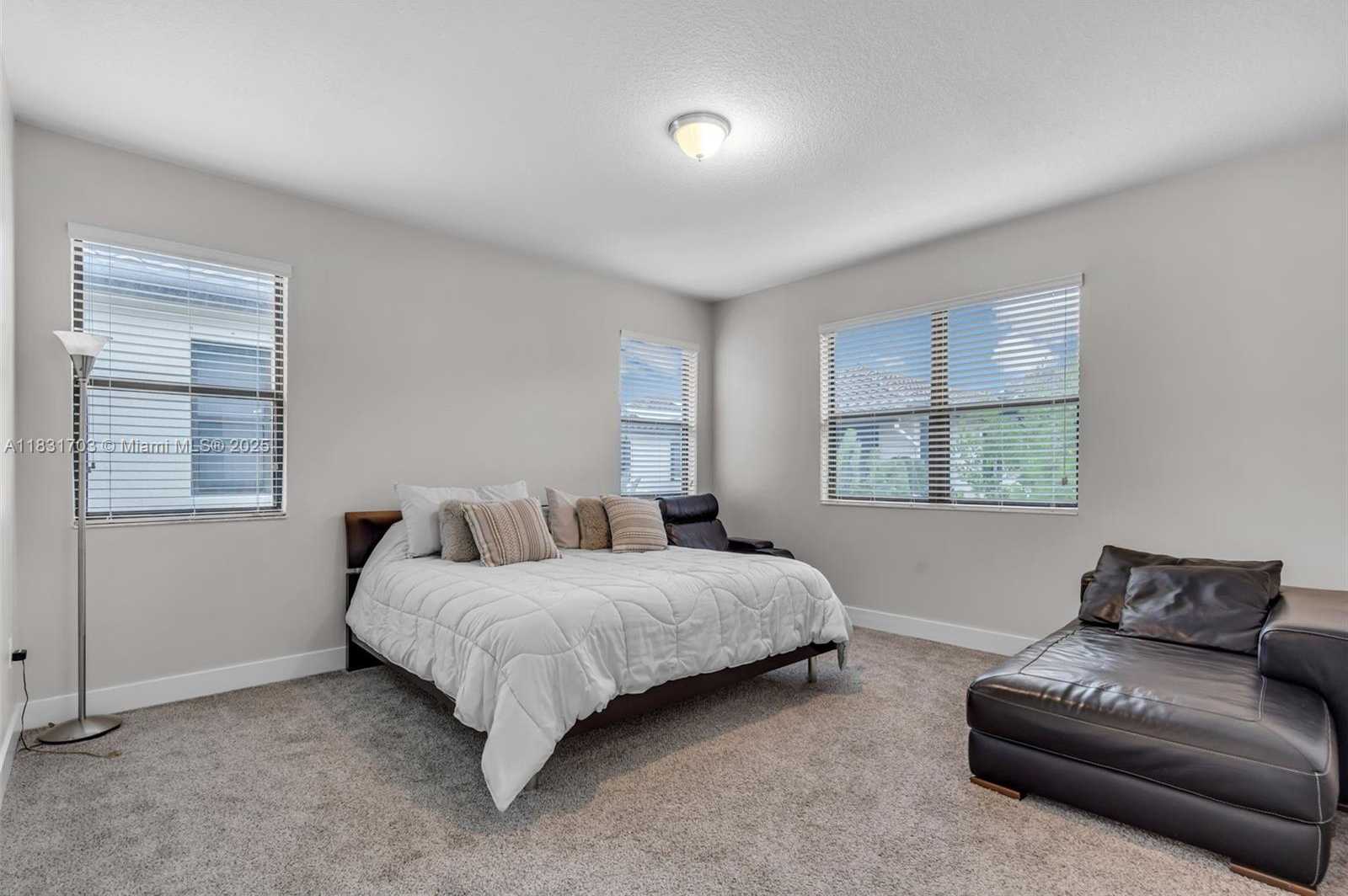 Small Image of 3274 WEST 96TH PL, Hialeah Number 34