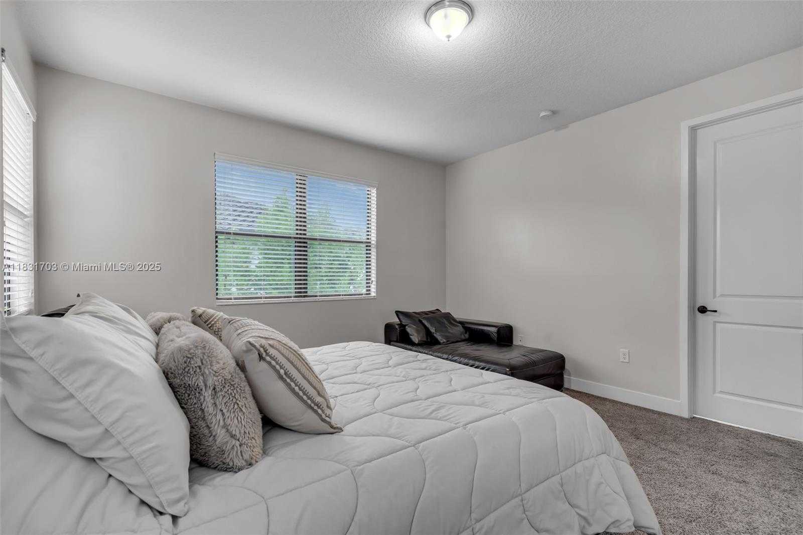 Small Image of 3274 WEST 96TH PL, Hialeah Number 35