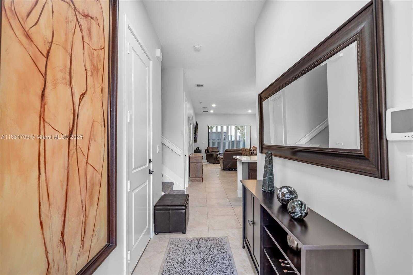 Small Image of 3274 WEST 96TH PL, Hialeah Number 4