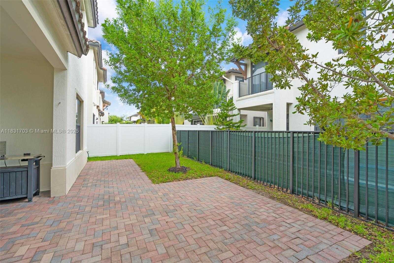 Small Image of 3274 WEST 96TH PL, Hialeah Number 41