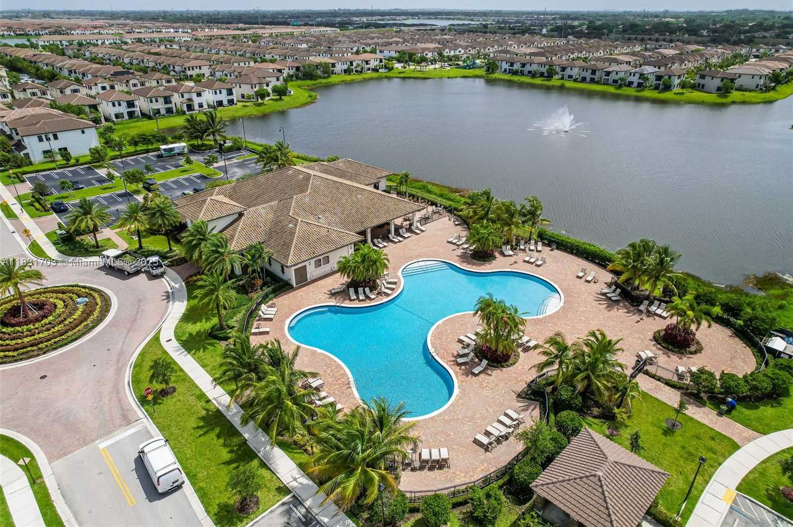 Small Image of 3274 WEST 96TH PL, Hialeah Number 56