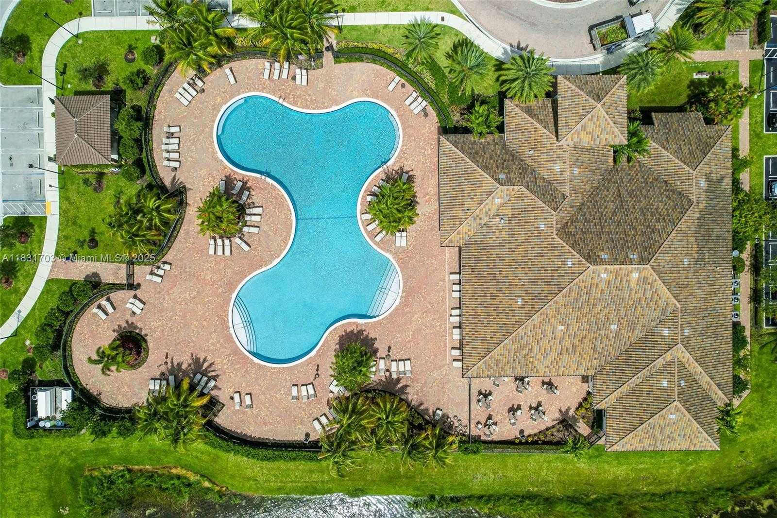 Small Image of 3274 WEST 96TH PL, Hialeah Number 57