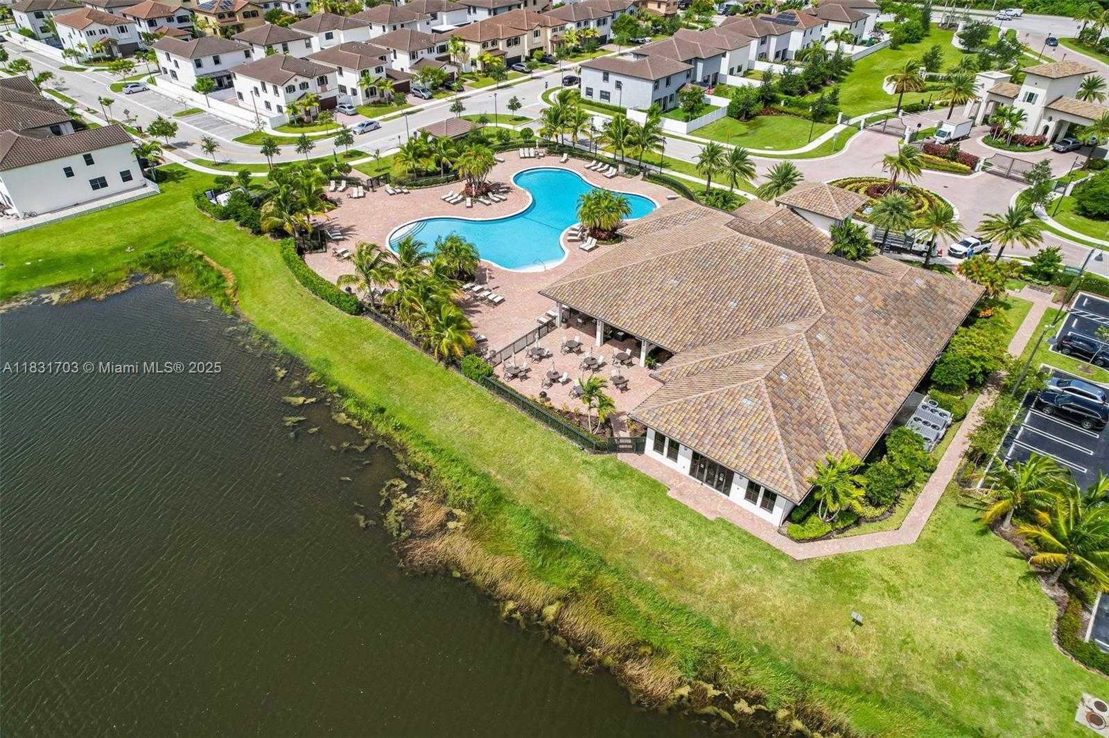 Small Image of 3274 WEST 96TH PL, Hialeah Number 58