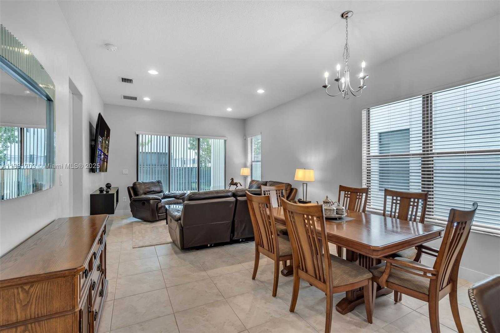 Small Image of 3274 WEST 96TH PL, Hialeah Number 6