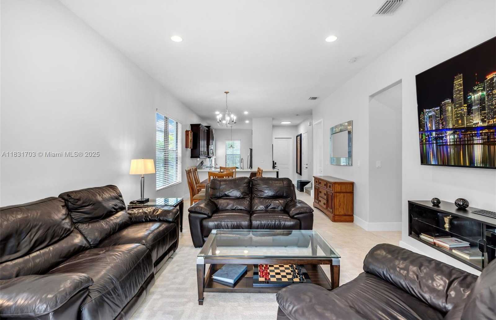 Small Image of 3274 WEST 96TH PL, Hialeah Number 8