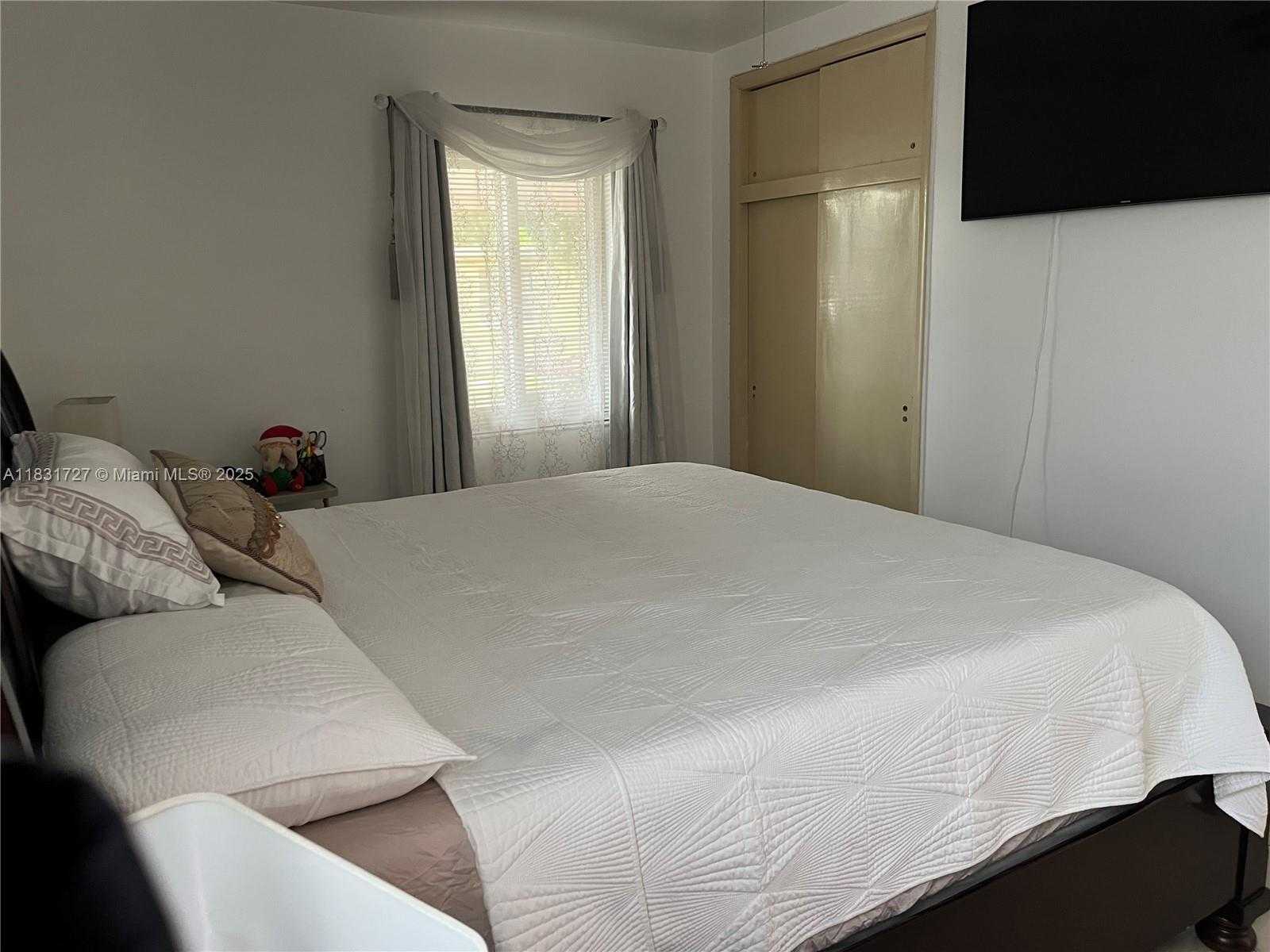 Small Image of 1014 WEST 68TH ST, Hialeah Number 10