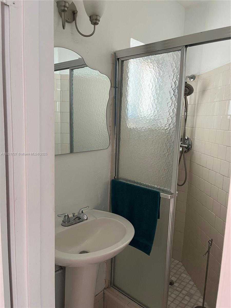 Small Image of 1014 WEST 68TH ST, Hialeah Number 13