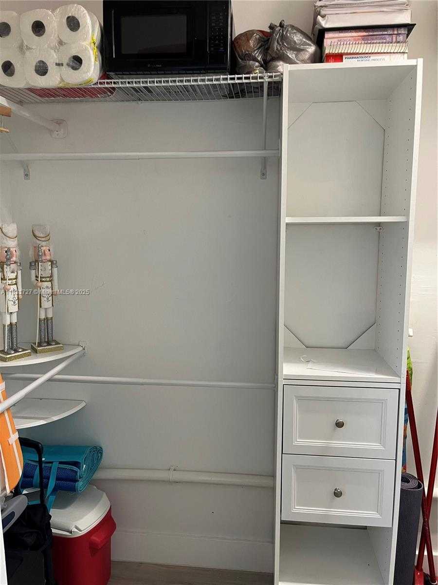 Small Image of 1014 WEST 68TH ST, Hialeah Number 15