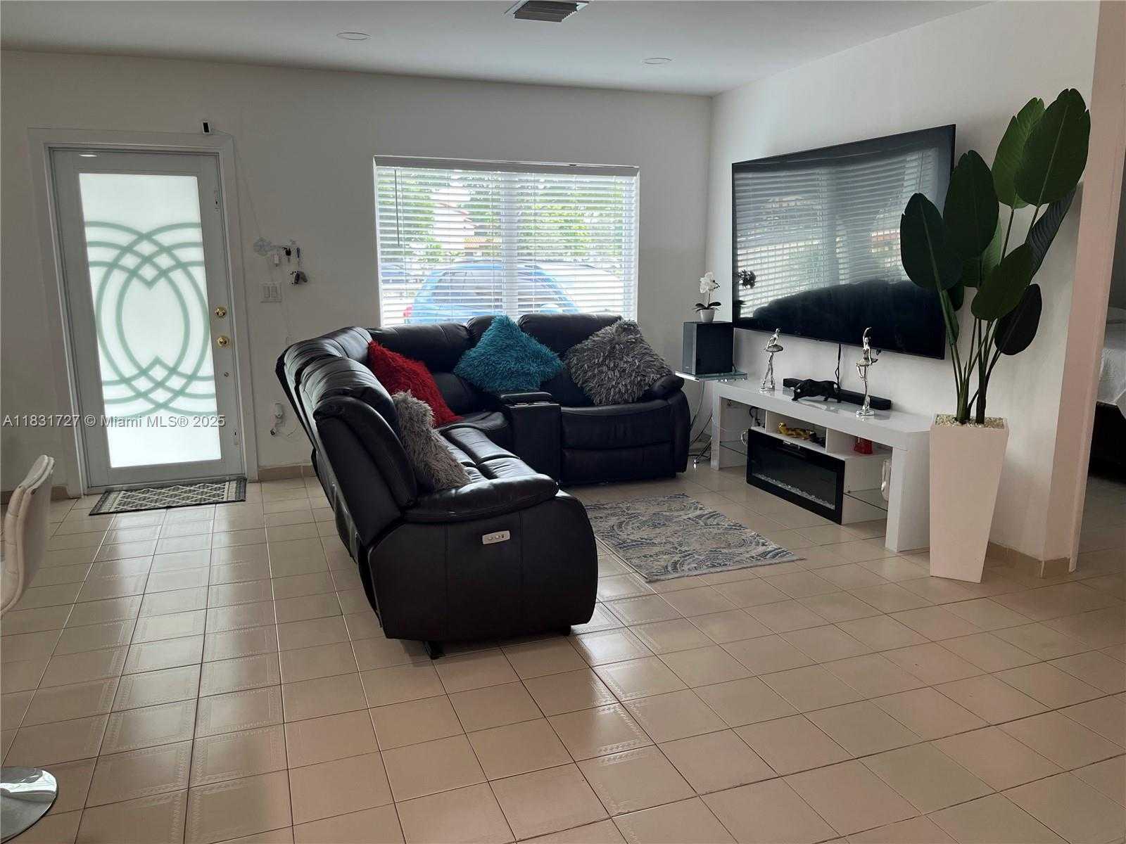 Small Image of 1014 WEST 68TH ST, Hialeah Number 18