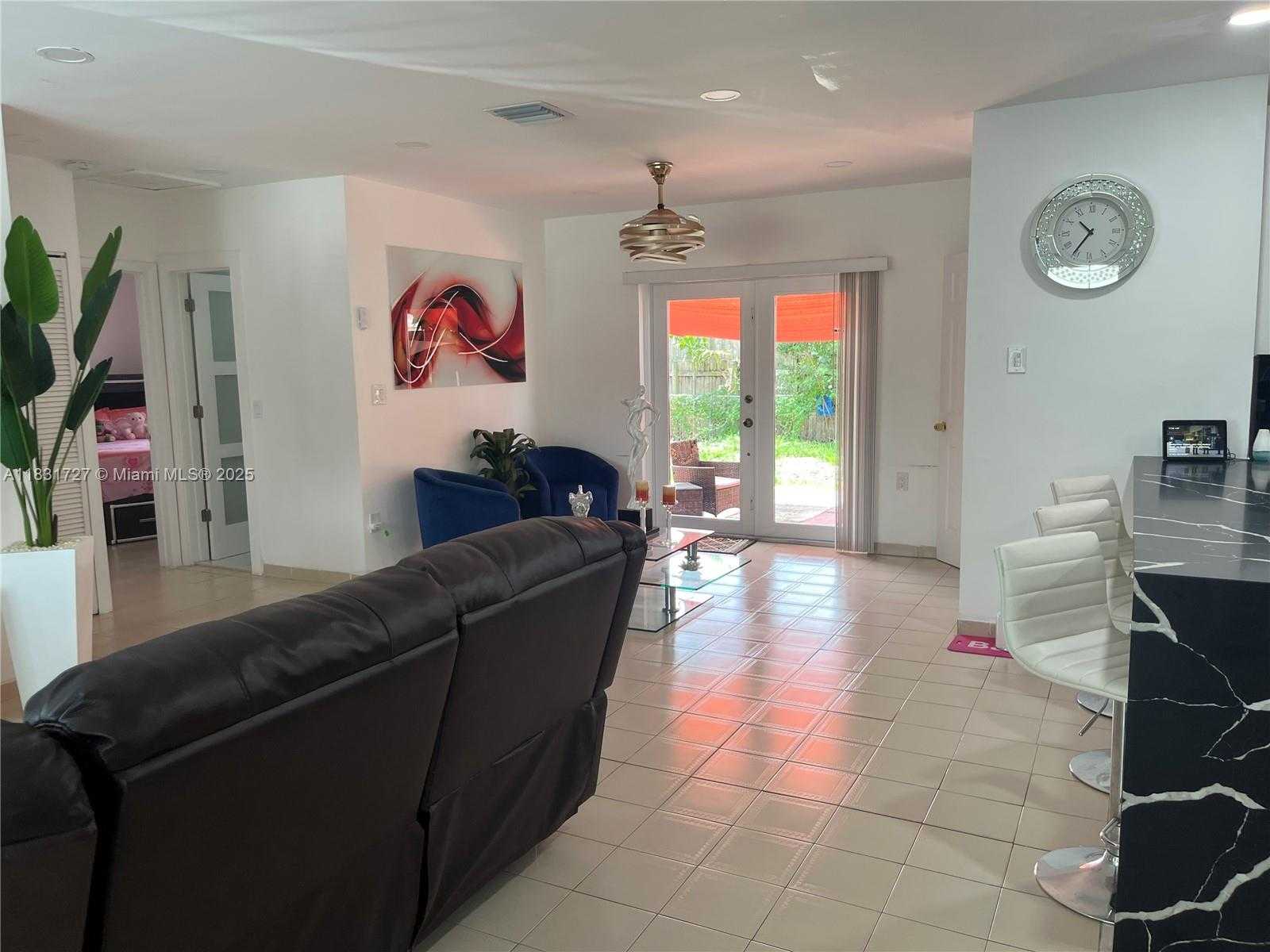 Small Image of 1014 WEST 68TH ST, Hialeah Number 19