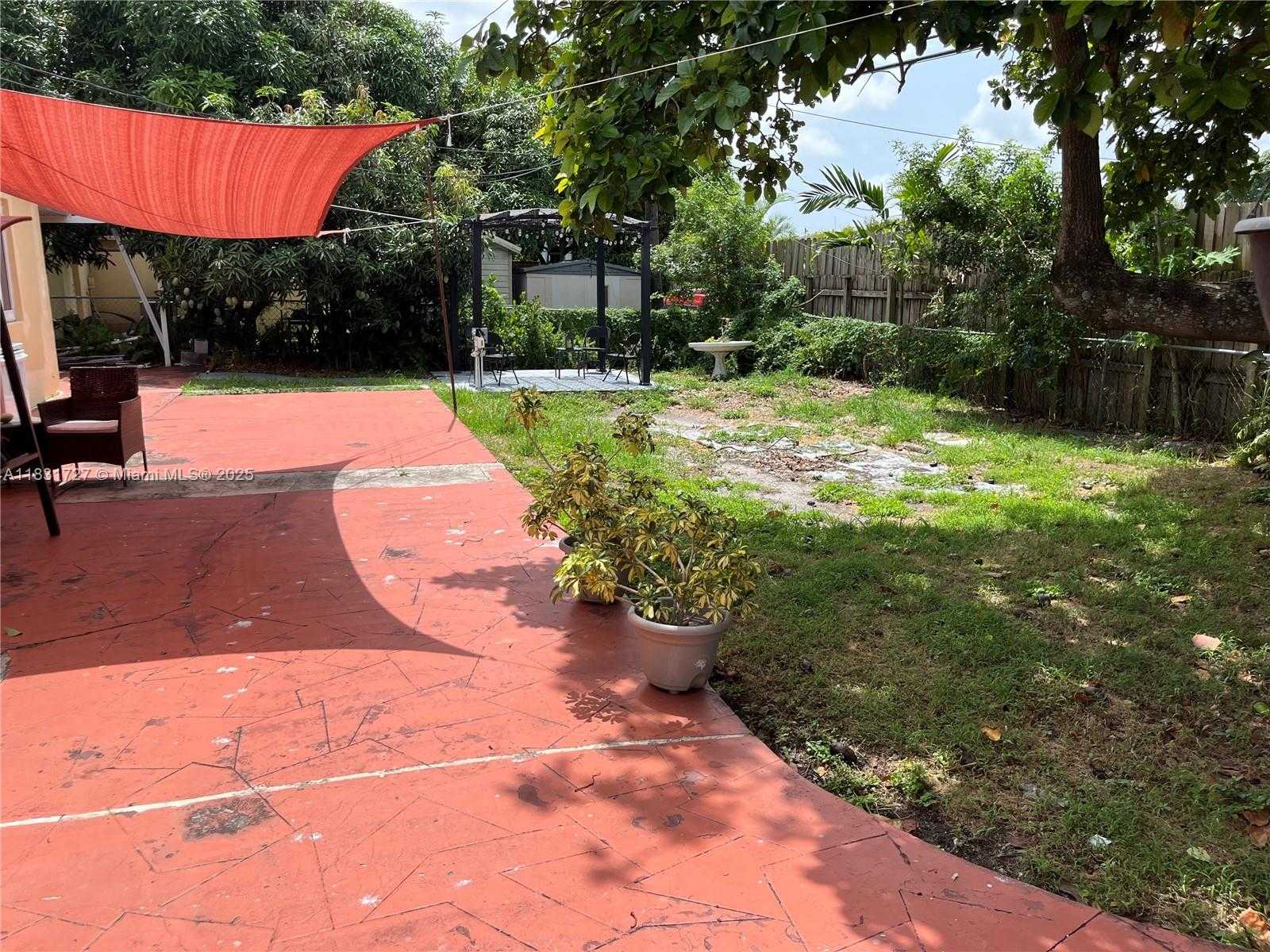 Small Image of 1014 WEST 68TH ST, Hialeah Number 20