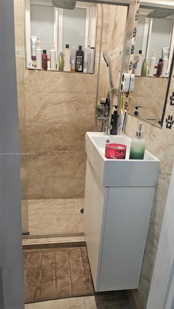 Small Image of 1014 WEST 68TH ST, Hialeah Number 24
