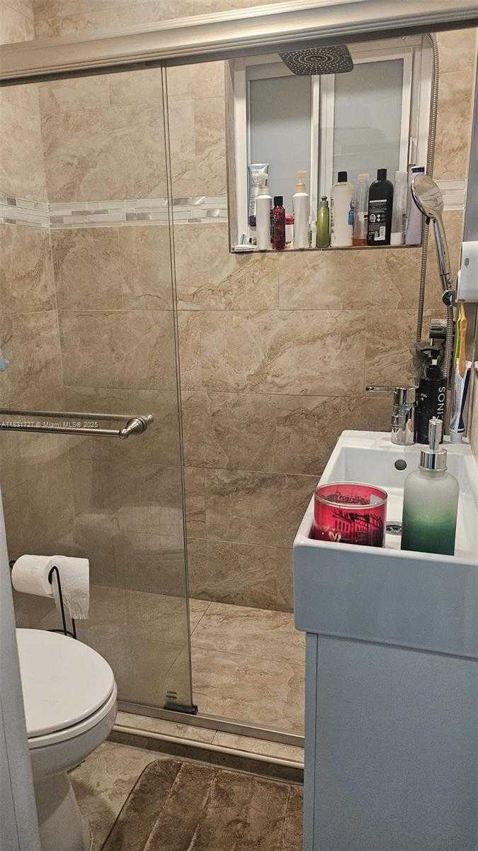 Small Image of 1014 WEST 68TH ST, Hialeah Number 26