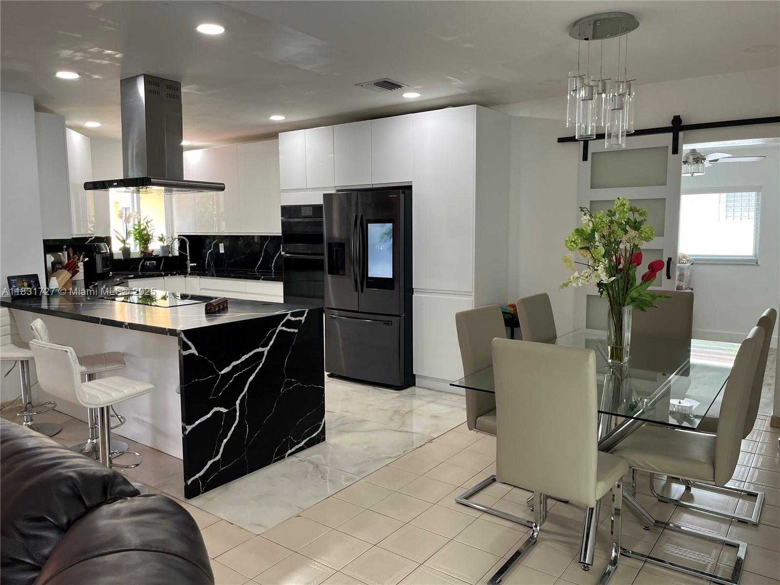 Small Image of 1014 WEST 68TH ST, Hialeah Number 5