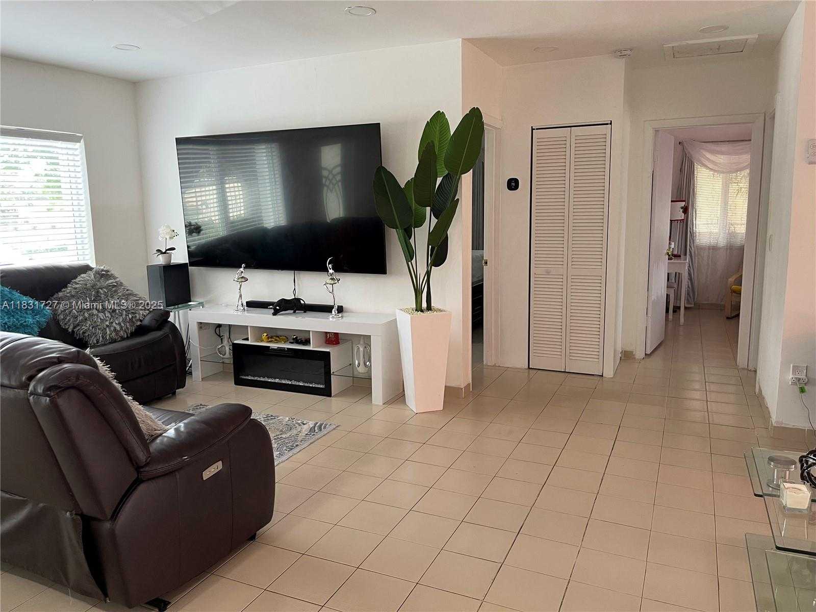 Small Image of 1014 WEST 68TH ST, Hialeah Number 9